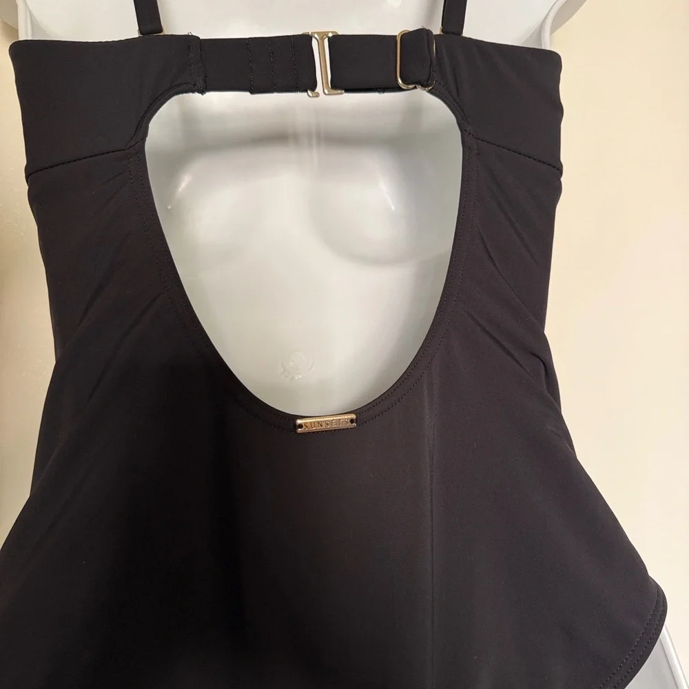 Elegant Black One-Piece Swimsuit - Picture 5 of 7